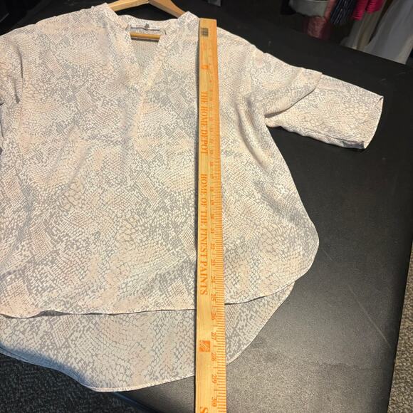 Harper Wren Shirt Women's Size Small White Gray Snake Print V-Neck Tunic Flowy - Picture 4 of 7